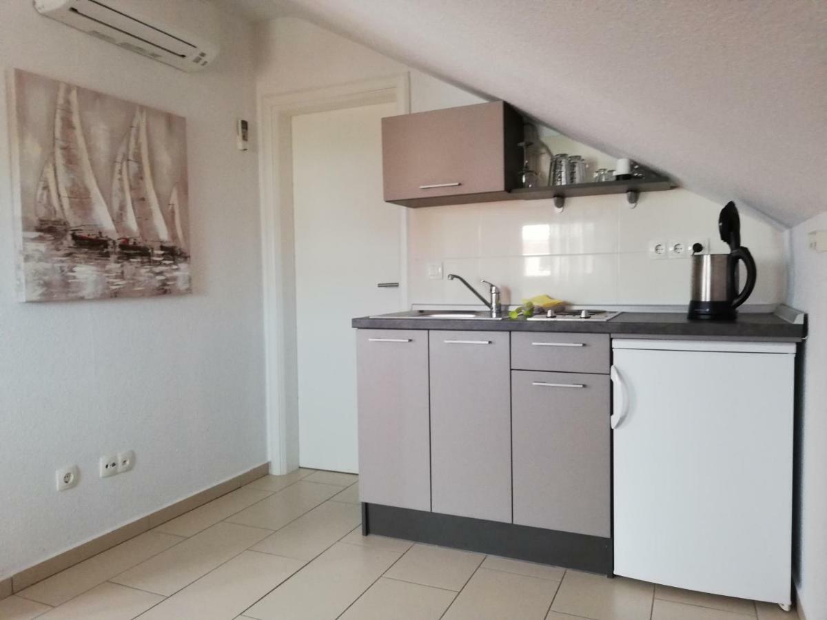Apartment Juric โตรกีร์ ภายนอก รูปภาพ